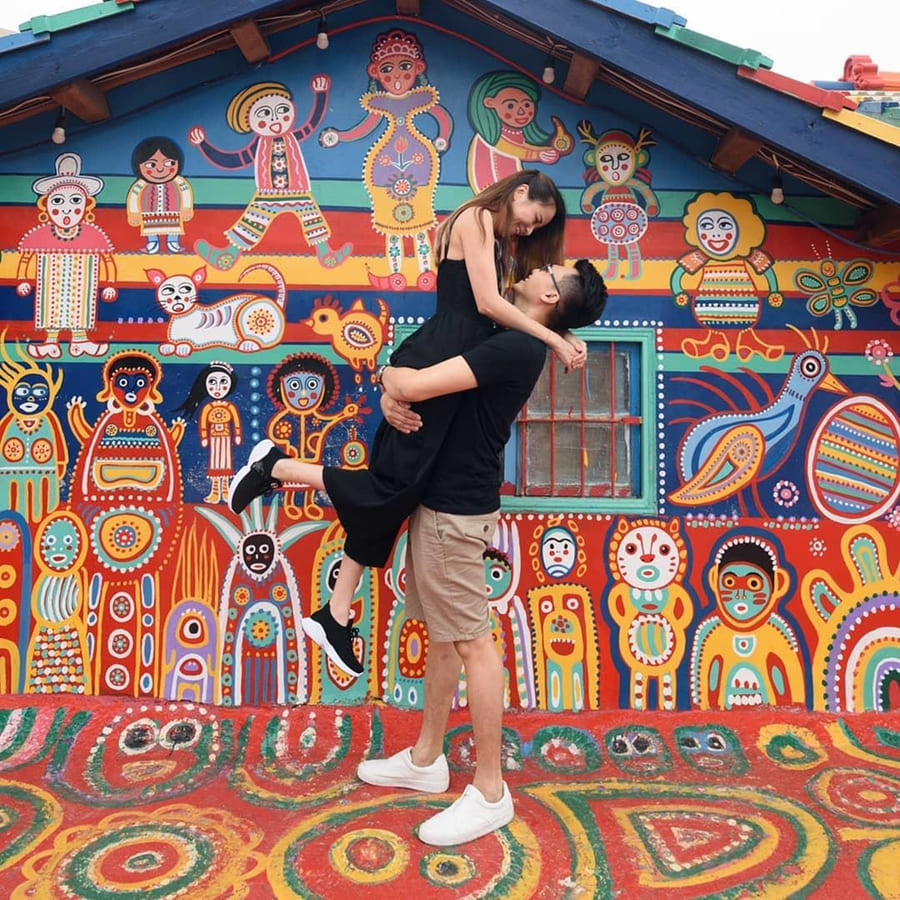 Du khách check-in tại Rainbow Village Taichung Đài Loan